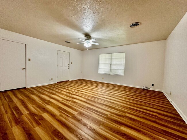 Foto del edificio - Fresh 2 Bedroom Home