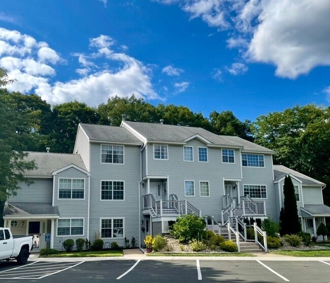 Building Photo - 105 Water Course Row