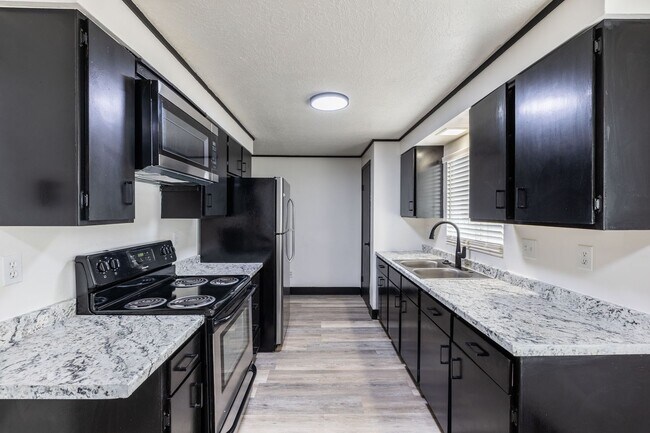 Building Photo - 2 Bed 1 Bath with partially finished basement