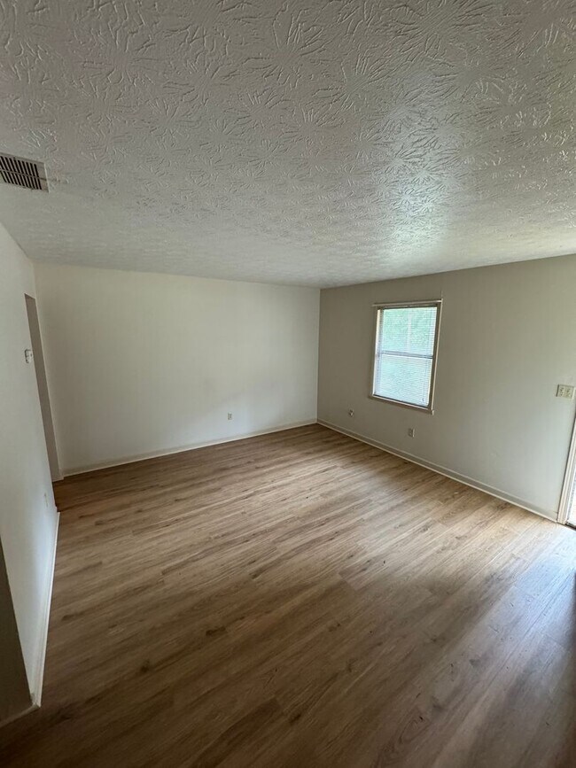 Foto del edificio - 1805-1807 Cedar Shoals Dr