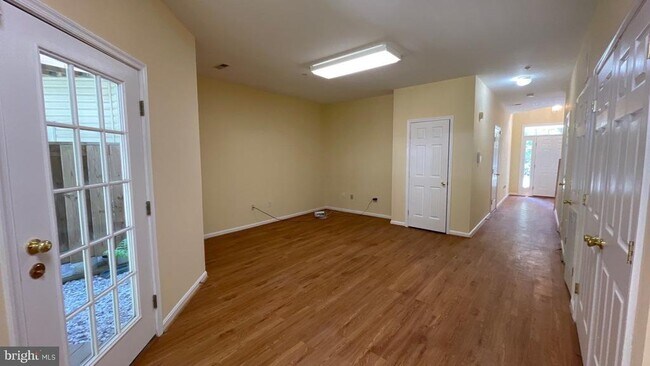 Building Photo - 6125 White Marble Ct