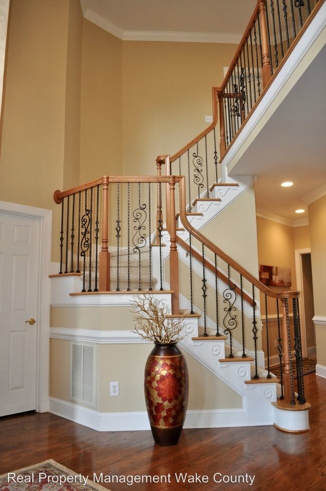 Building Photo - 4 br, 3.5 bath House - 1421 Ballyclare Court