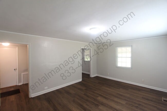 Building Photo - New On The Market with Fresh Updates!!