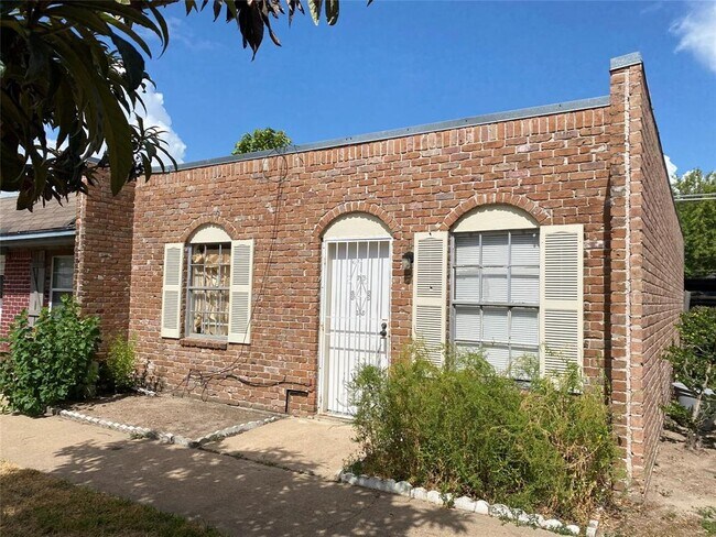 Building Photo - 1405 Shadowdale Dr