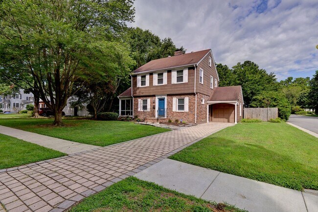 Building Photo - Delightful Home in Brandon Heights