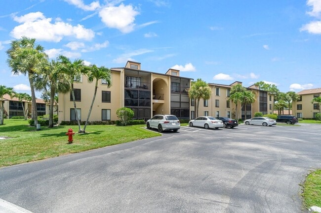 Building Photo - 811 Sky Pine Way