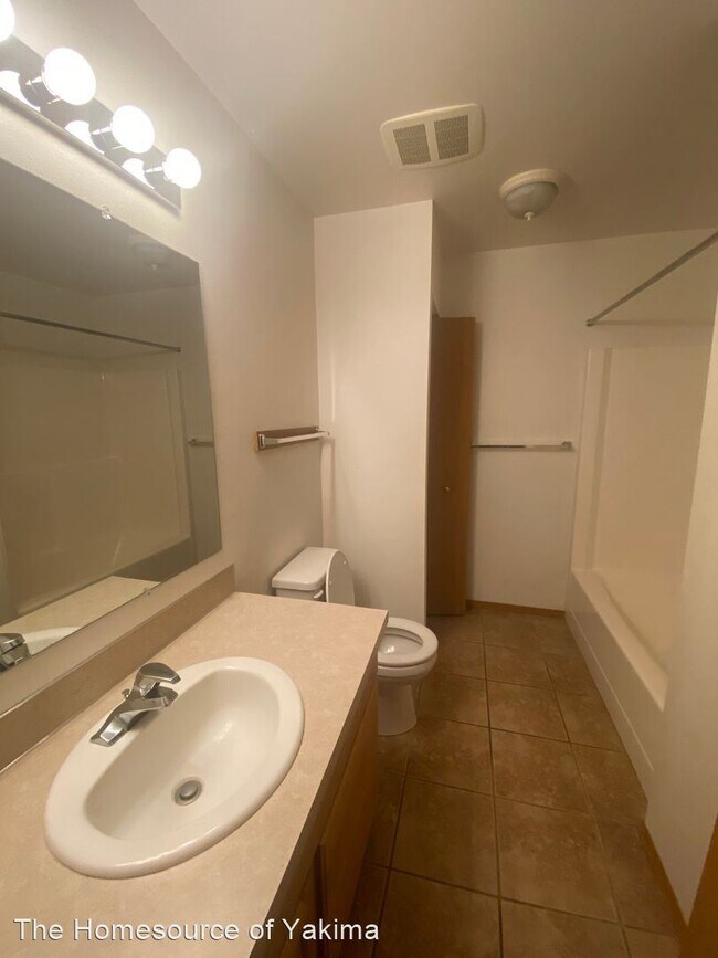 Building Photo - 2 br, 2 bath House - 1307 S. 75th Ave #2