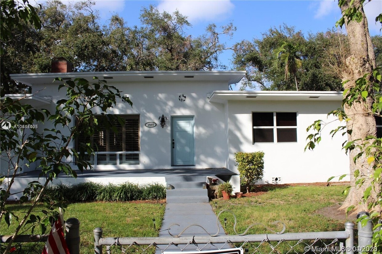 Foto principal - 1655 NE 145th St