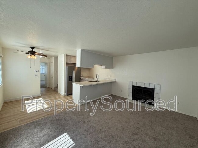 Building Photo - 424 Golf Cir E
