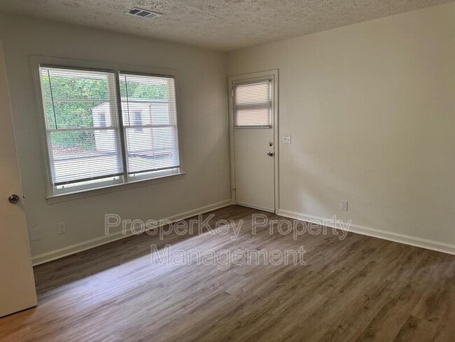 Building Photo - 1241 Dunbar Ave