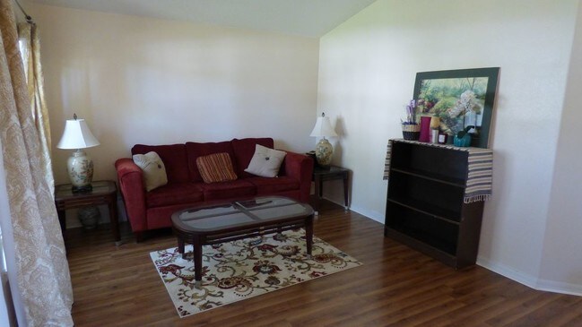 Building Photo - Beautiful 3/2 with open floor plan