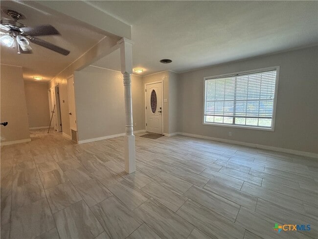 Building Photo - 2502 E Poplar Ave