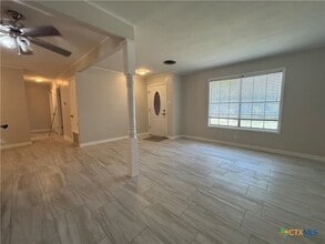 Building Photo - 2502 E Poplar Ave