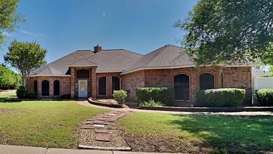 Building Photo - 3016 Coventry Ln