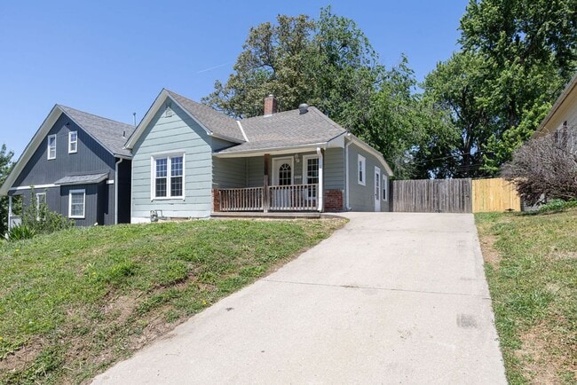 Building Photo - Remodeled 2-Bedroom Home in Saint Joseph with Washer/Dryer and Large Fenced Yard