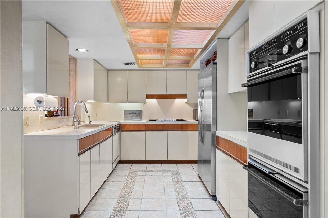 Foto principal - 11111 Biscayne Blvd