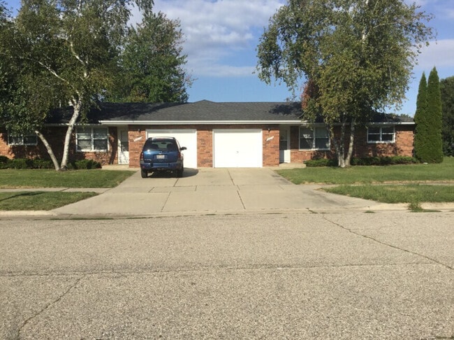 Building Photo - 2315 N Concord Dr