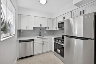 Building Photo - 1821 Middle River Dr