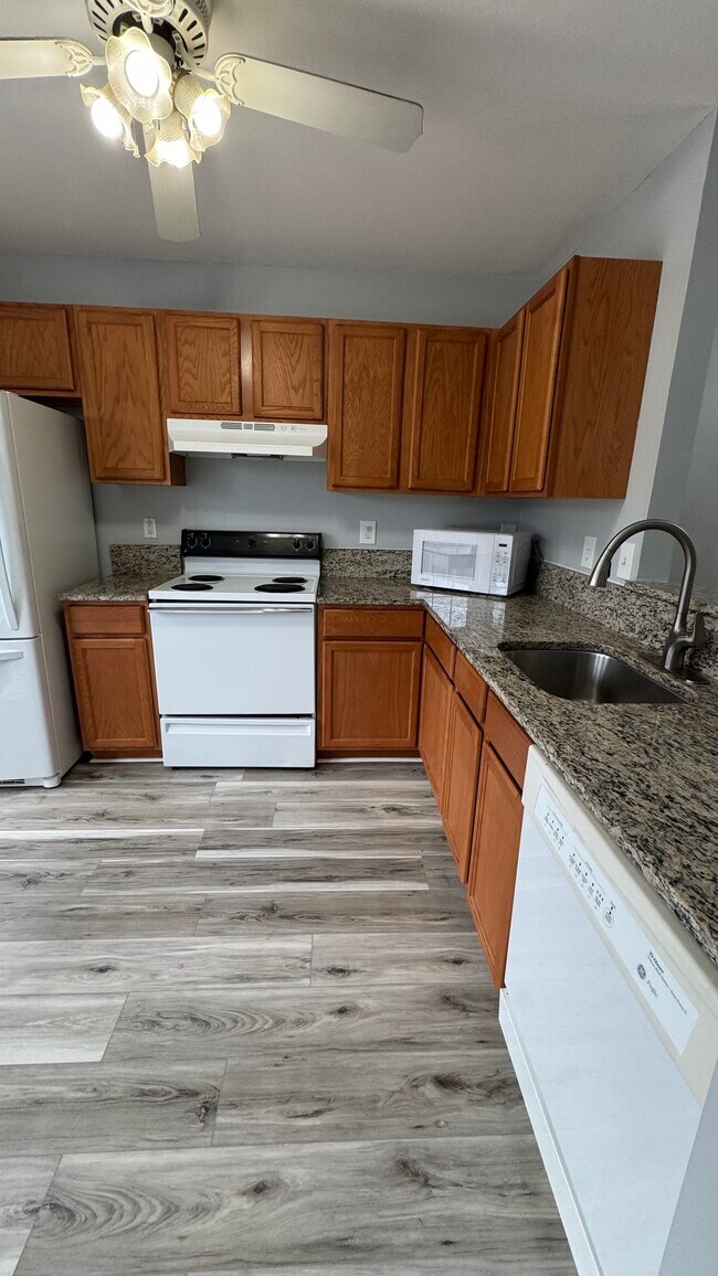Building Photo - 7927 Foxcrest Ct