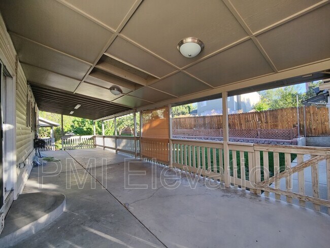 Foto del edificio - 16456 E Kentucky Ave