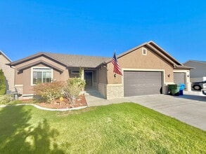 Building Photo - 5629 Far Vista Dr