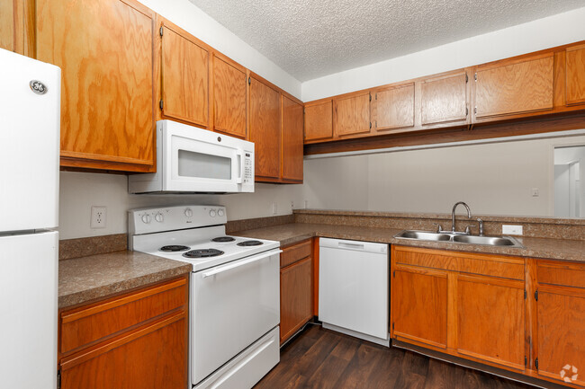 2BR, 2BA - 1,136SF - Kitchen - Creekview