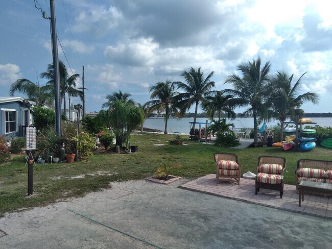 Building Photo - 22 S Loafing St