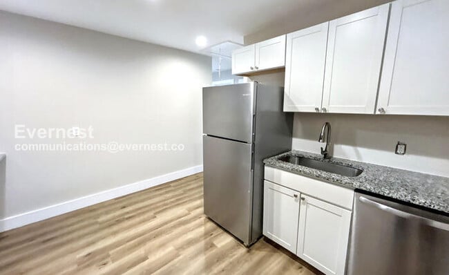 Building Photo - 1732 17th Ave N