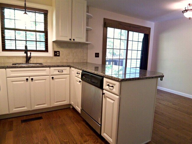 Building Photo - 40 Hawkstead Hollow