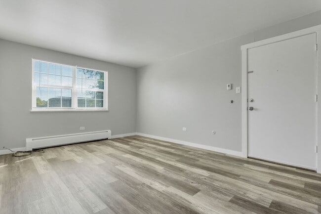 Building Photo - Newly Remodeled 2 Bed, 1 Bath Condo in the Goldsmith Neighborhood!