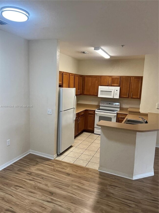 Foto del edificio - 8201 Claire Ann Dr