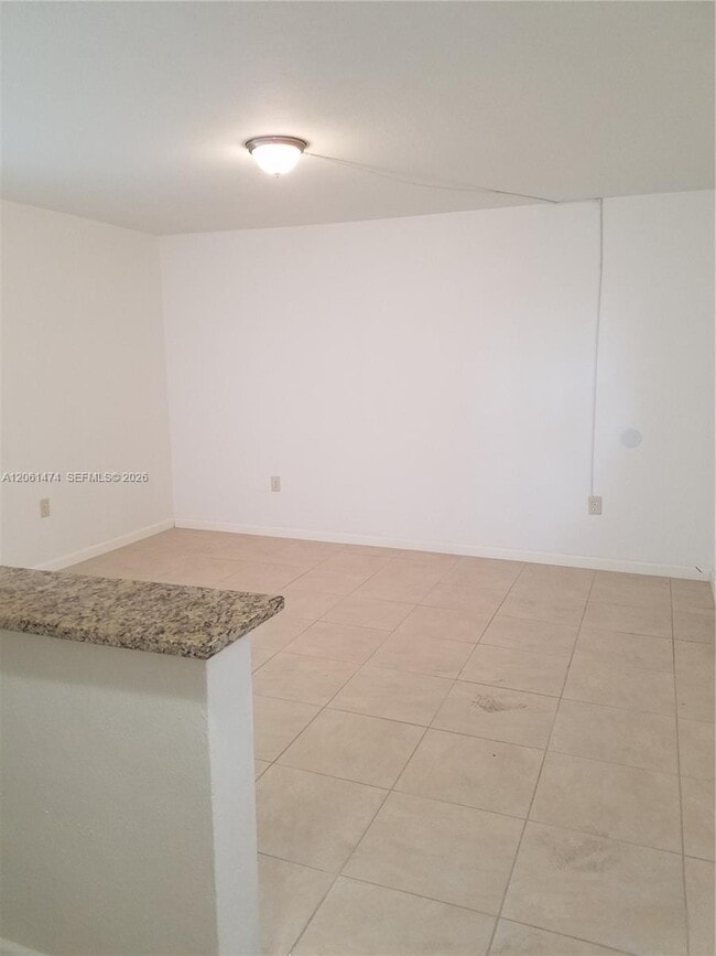 Building Photo - 4450 SW 67th Ave