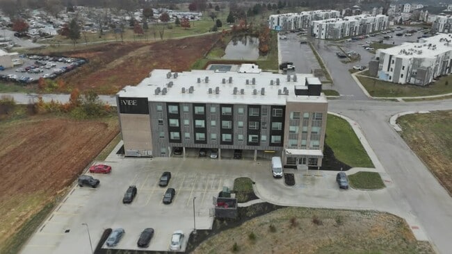  - The Vibe on Paramount