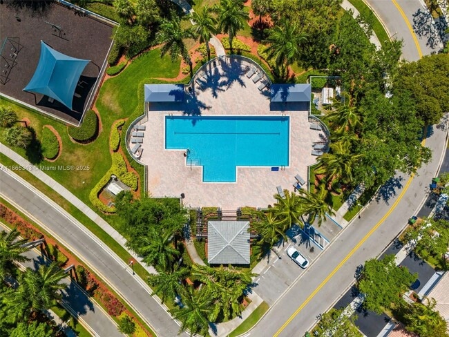 Foto del edificio - 1536 Salerno Cir
