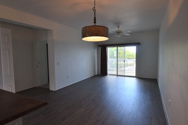 Building Photo - 2 Bedroom 2 Bath Unfurnished Ocean View Condo