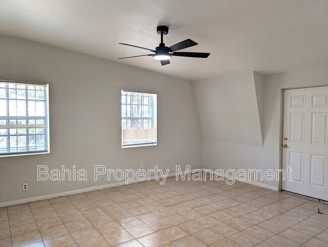 Foto del edificio - 9213 N 13th St