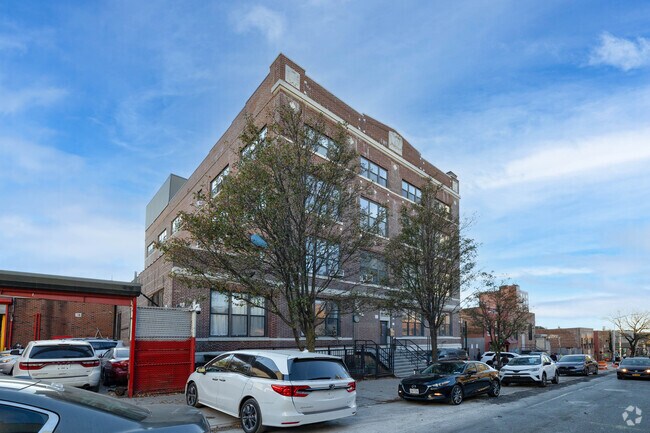 Neighborhood Context - 220 25th St