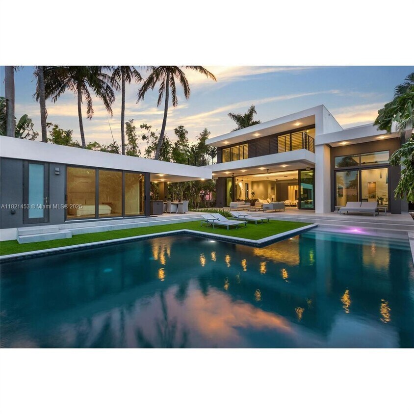 Foto principal - 2456 Prairie Ave