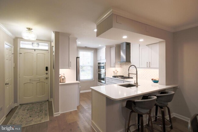 Foto del edificio - 332 S Alfred St