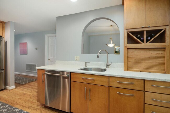 Foto del edificio - Two Bedroom Fitler Square Condo
