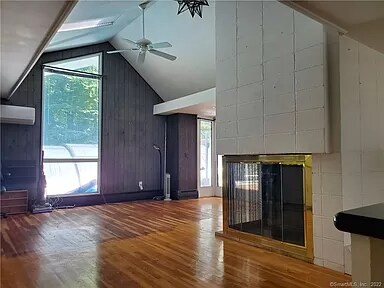 Foto del edificio - 55 Woodland Dr