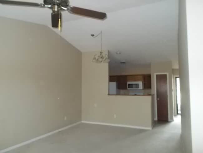 Building Photo - 1617 Jamestown Ct