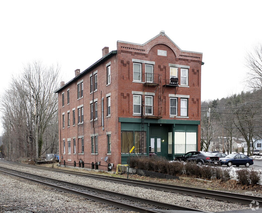 4 Davis St, Shirley, MA 01464 Apartments in Shirley, MA