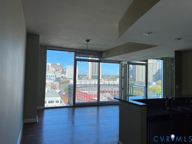 Foto del edificio - 301 Virginia St