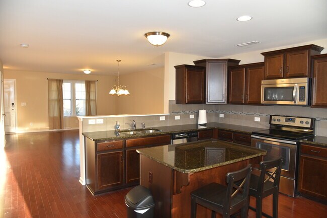 Building Photo - Beautiful home in Charlotte!