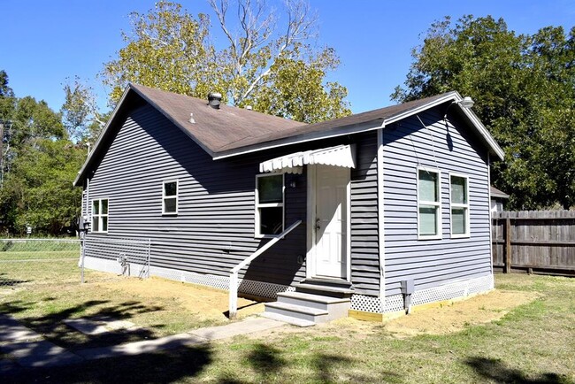 Building Photo - 1138 Crenshaw Rd