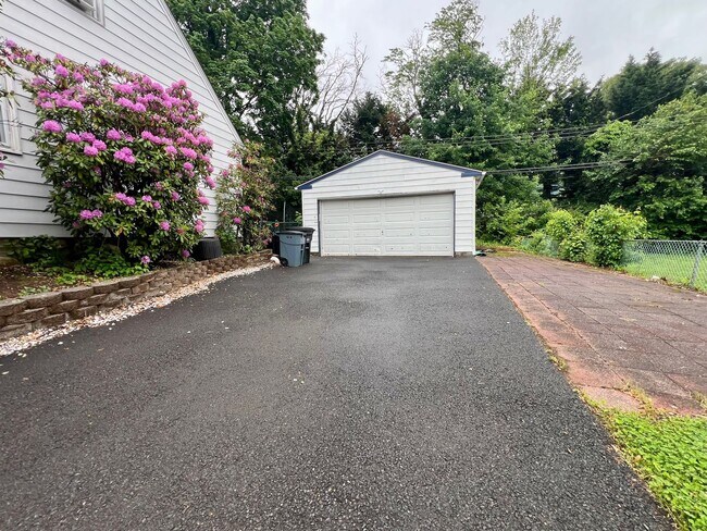 Building Photo - Stunning 3-Bedroom Home with Finished Base...