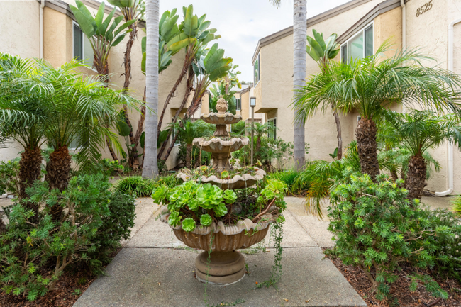 Building Photo - 8529 Villa La Jolla Dr