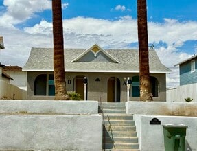 Building Photo - 458 S Orange Ave