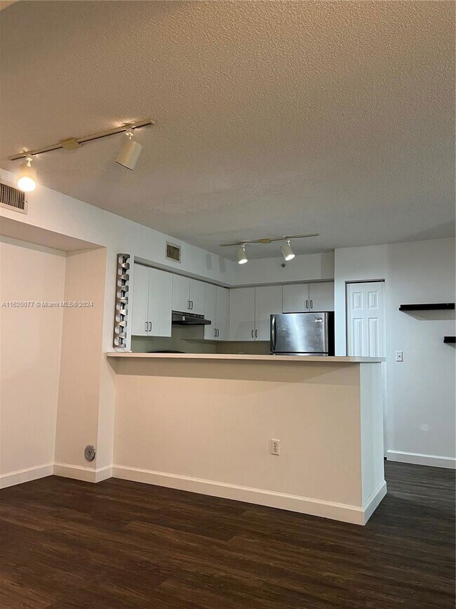 Foto del edificio - 2011 Renaissance Blvd